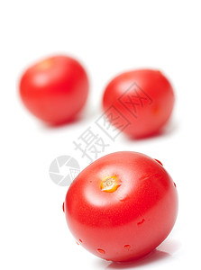 白色背景的新鲜西红柿果汁农业食物红色绿色蔬菜背景图片