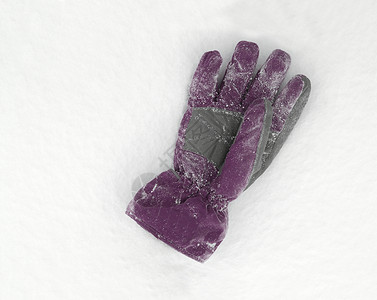 手套运动说谎季节滑雪地面紫色冷冻天气衣服活动高清图片