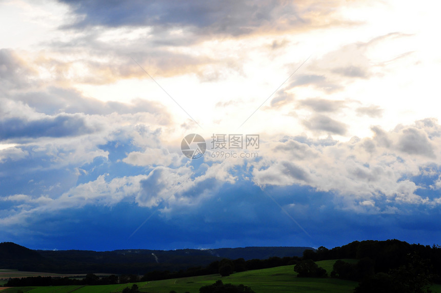 雷暴天气蓝色气象梦幻闪电雷雨风暴图片