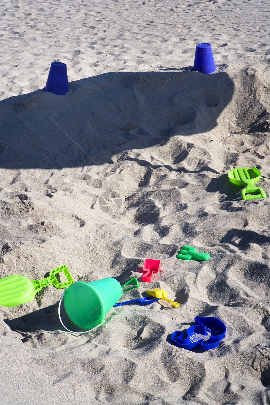 沙沙中的海滩玩具棕榈旅游艺术热带竞技场街道旅行假期游客邻里图片