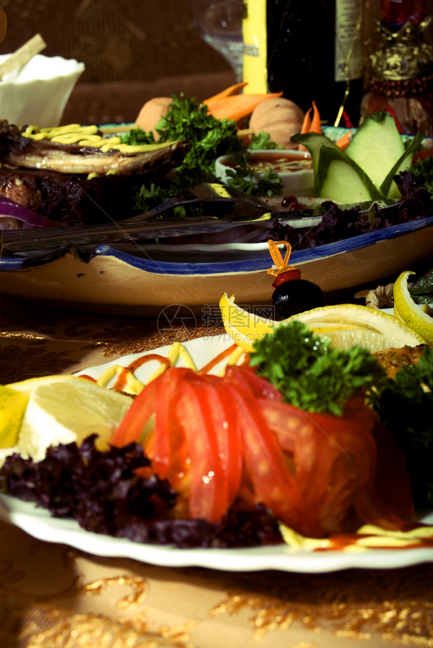 节选表格辣椒白色餐厅沙拉塑像盘子菜单享受木板陶瓷图片