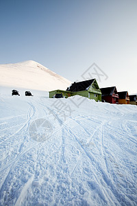 北方兵器城长年荒野城市雪地村庄建筑教会软管滑雪旅游摩托车背景