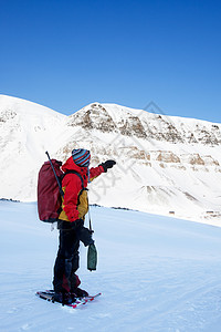 我有一个雪鞋冒险指南地形荒野冰川风景场景女士吸引力旅游指导蓝色背景