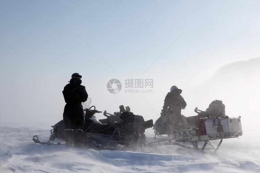 冬季风暴荒野游客暴风雪摩托车地形旅游冒险车辆环境旅行图片