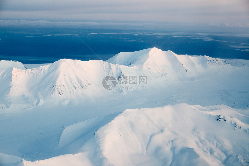 雪山风景山脉顶峰冰川区域高山蓝色地平线白色全景图片