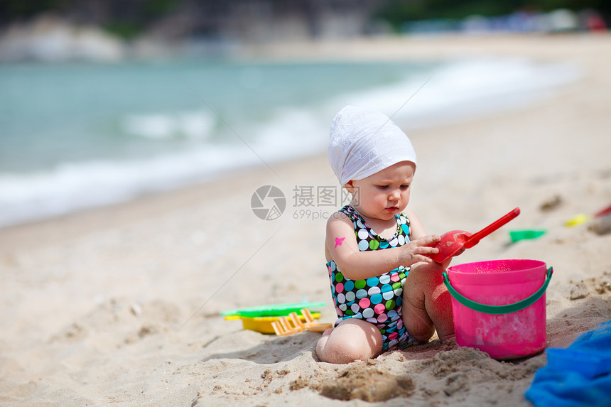 休假儿童海洋海滩天堂假期支撑海岸幸福白色旅行童年图片