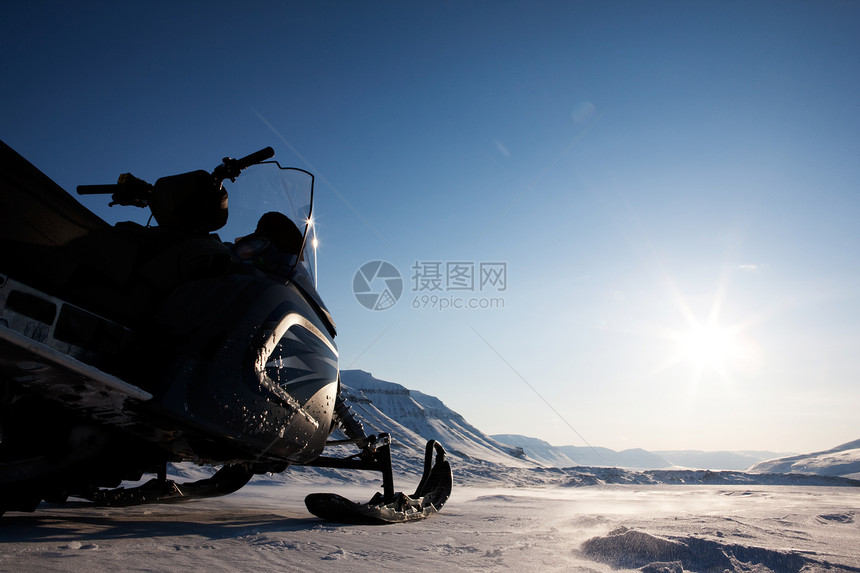 北极景观摩托车滑雪天空白色图片