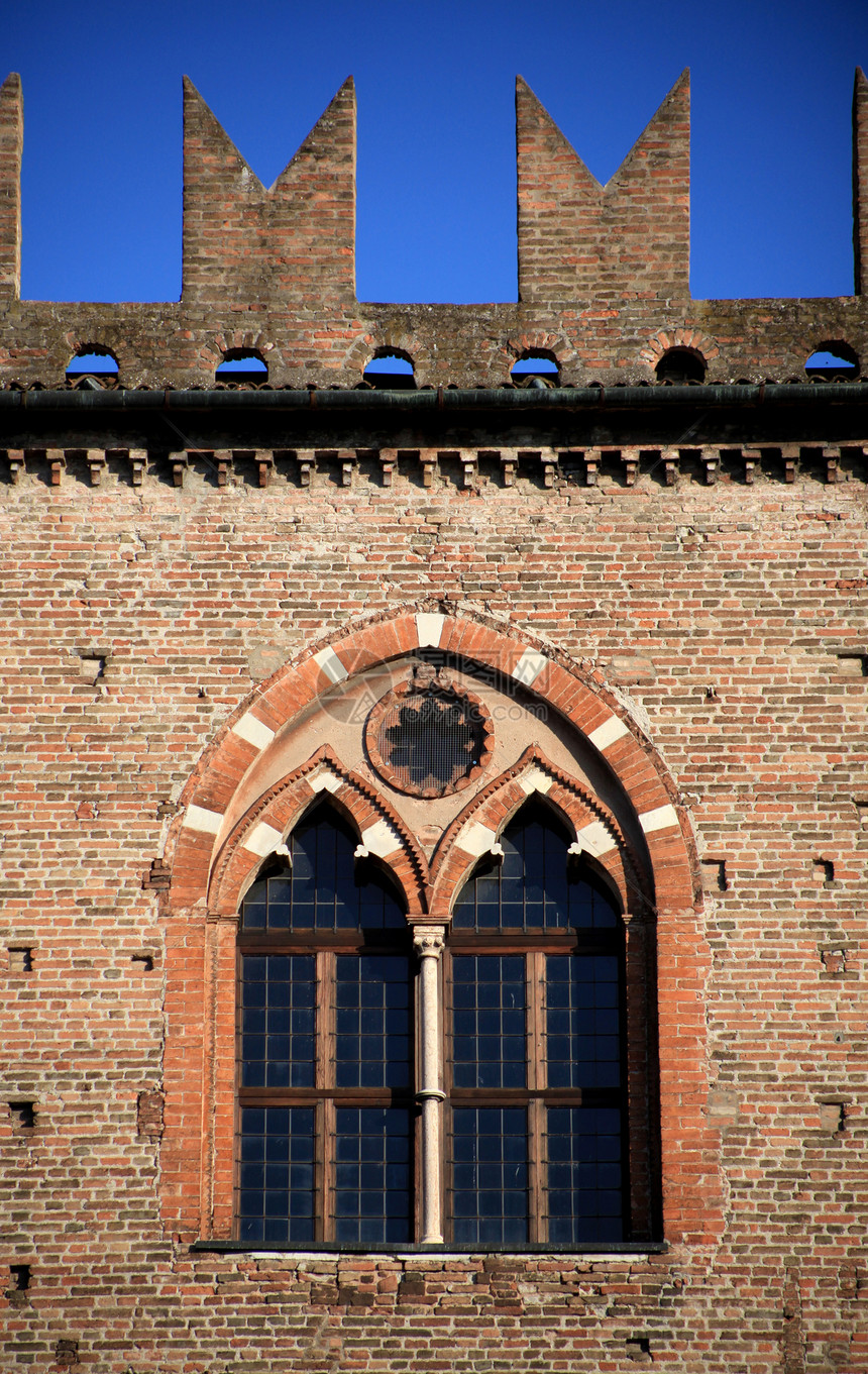 中世纪窗口建筑线条红砖建筑学蓝天图片