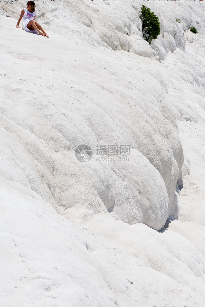 土耳其 Pamukkale土耳其 棉花白山 国家保留地和旅游景点 温泉露台粉笔瀑布风景水晶假期自然矿物太阳童年图片