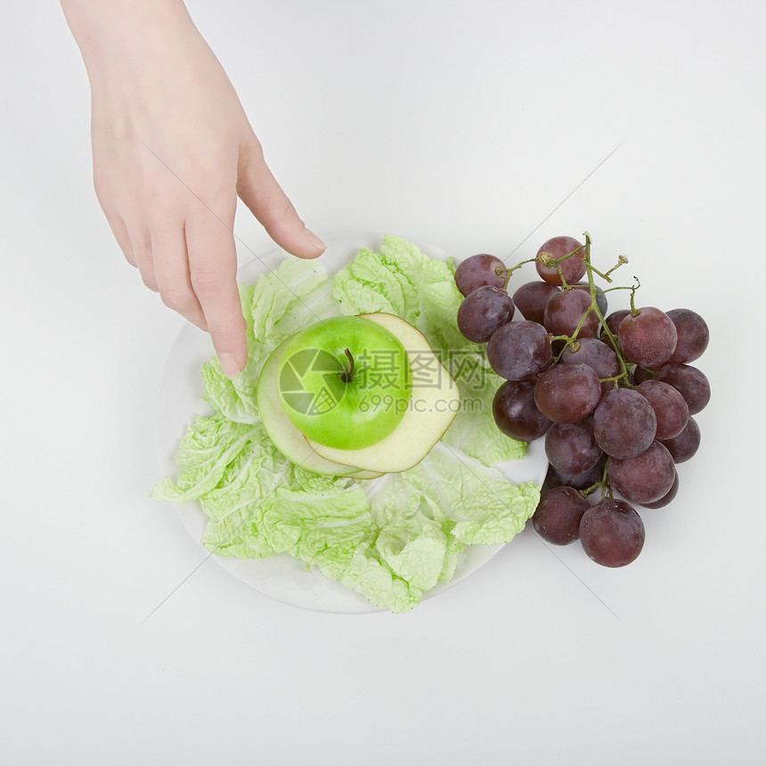 手伸向果实浆果玻璃白色团体绿色人群茶点红色小吃饮食图片