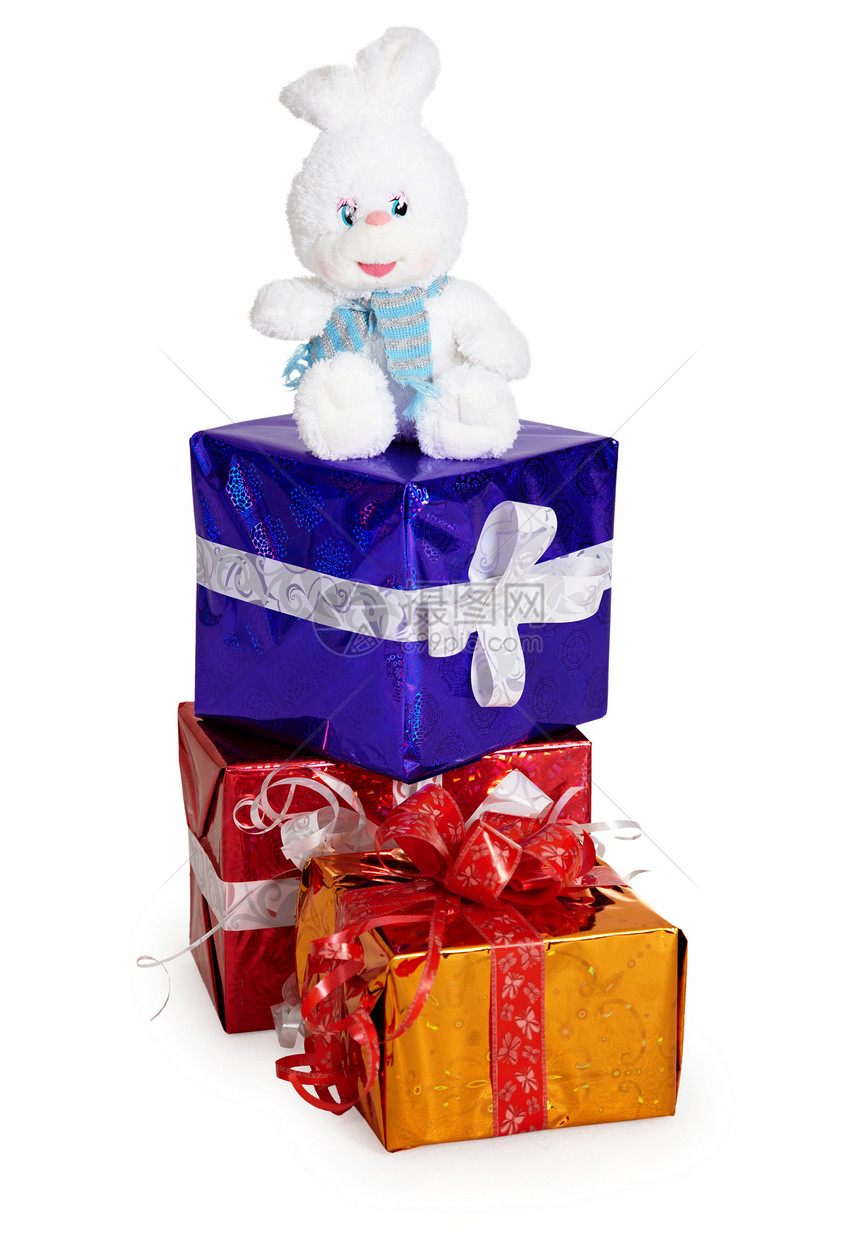玩具兔子和白色的圣诞礼物图片