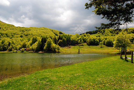 克雷文礁湖背景