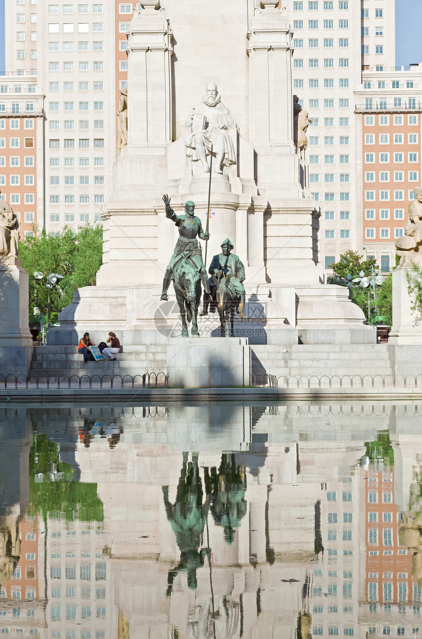 马德里西班牙广场的萨图Satue游客花园纪念碑文学正方形雕像街道旅游喷泉公园图片
