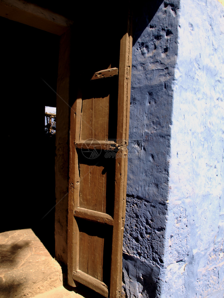 旧门文化石头蓝色旅游脚步建筑木头建筑学图片