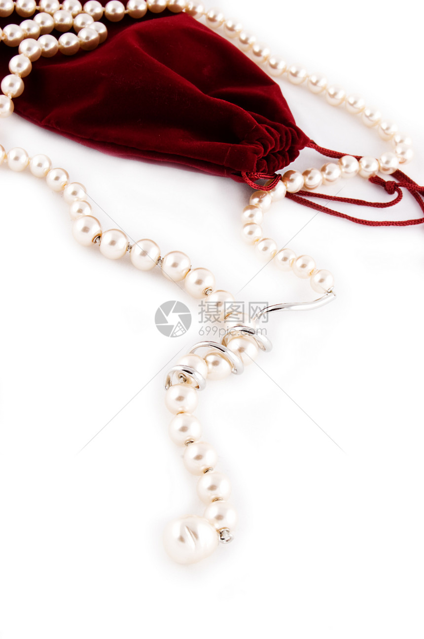 珍珠项链和天鹅绒袋图片