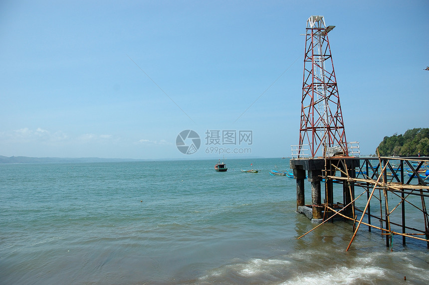 海滩上的灯塔晴天风景海洋假期海景旅游海岸地平线旅行热带图片