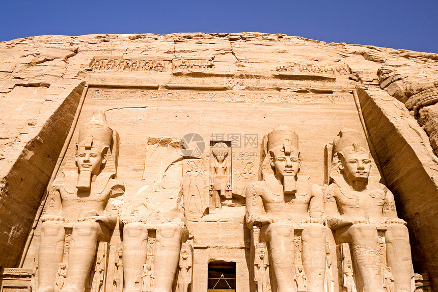 阿布辛贝尔大寺庙雕塑法老监护人金字塔旅行地标考古学历史女王沙漠图片
