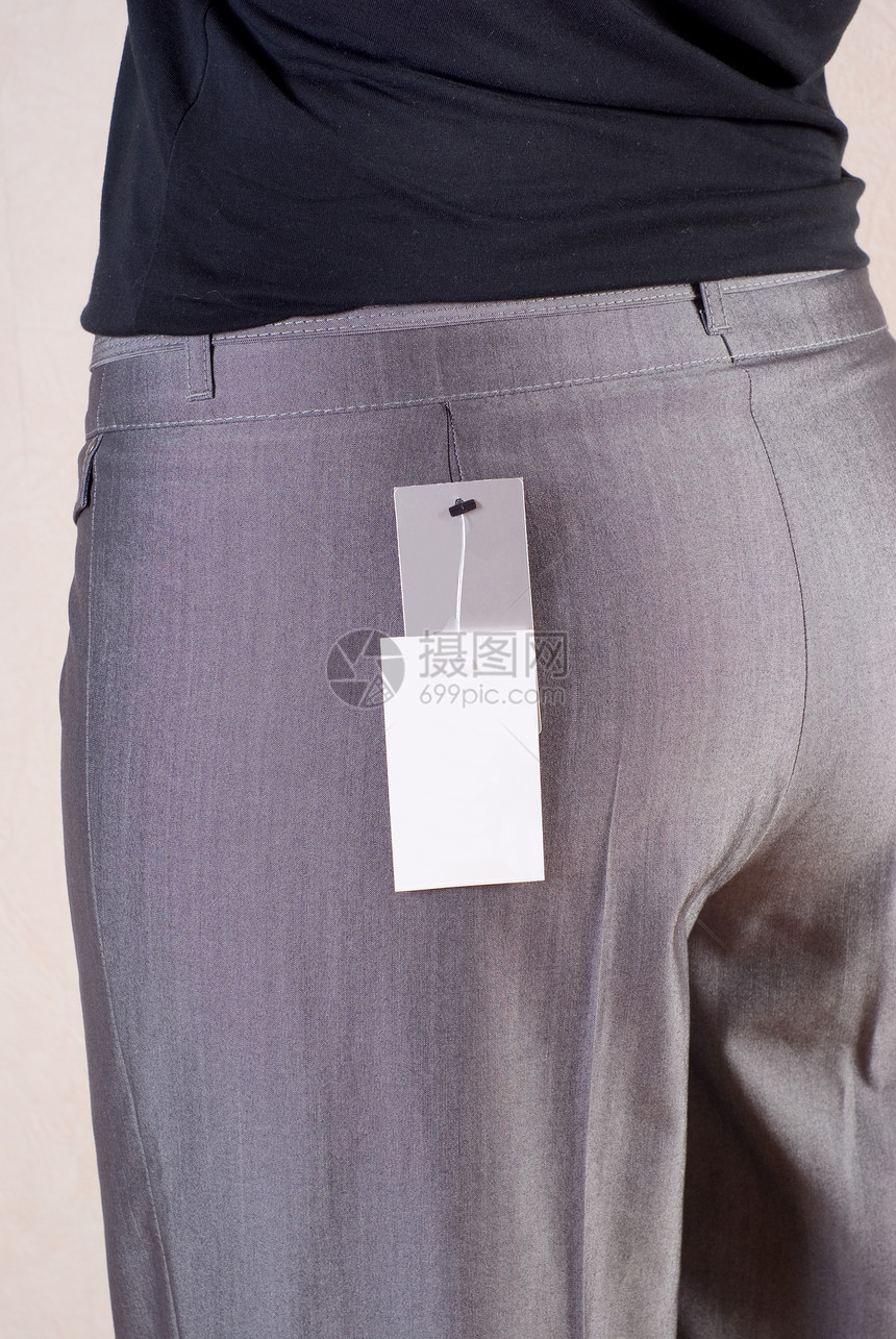 在商店里试穿灰色长裤销售顾客腰部零售礼物价格活动身体闲暇敷料图片