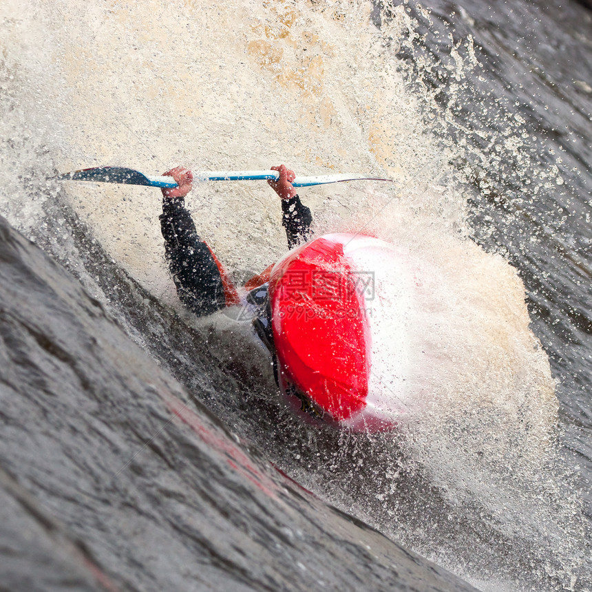 白水自由式皮艇闲暇冲浪地形头盔激流速度力量乐趣行动图片