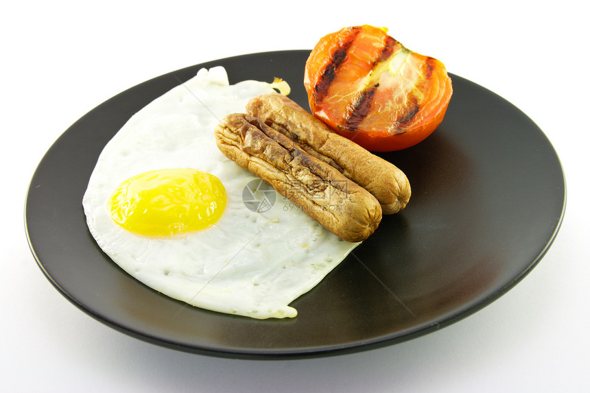 餐桌上的烹饪早餐物品生活食物服务红色盐渍盘子餐厅香肠猪肉午餐图片