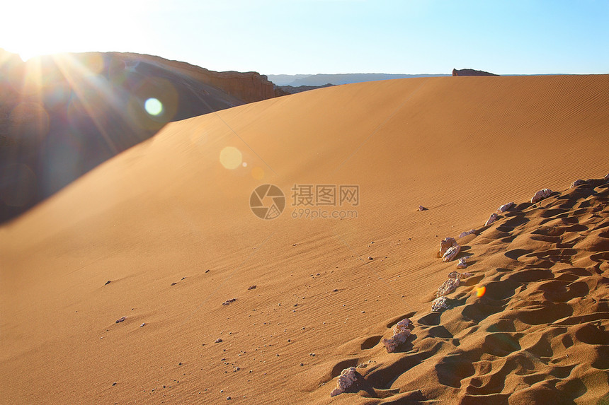 智利阿塔卡马沙漠的月球山谷(月谷)沙丘图片