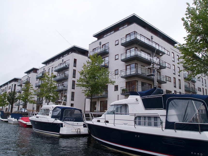 丹麦哥本哈根在运河前面的现代住房 吉卜赛图片