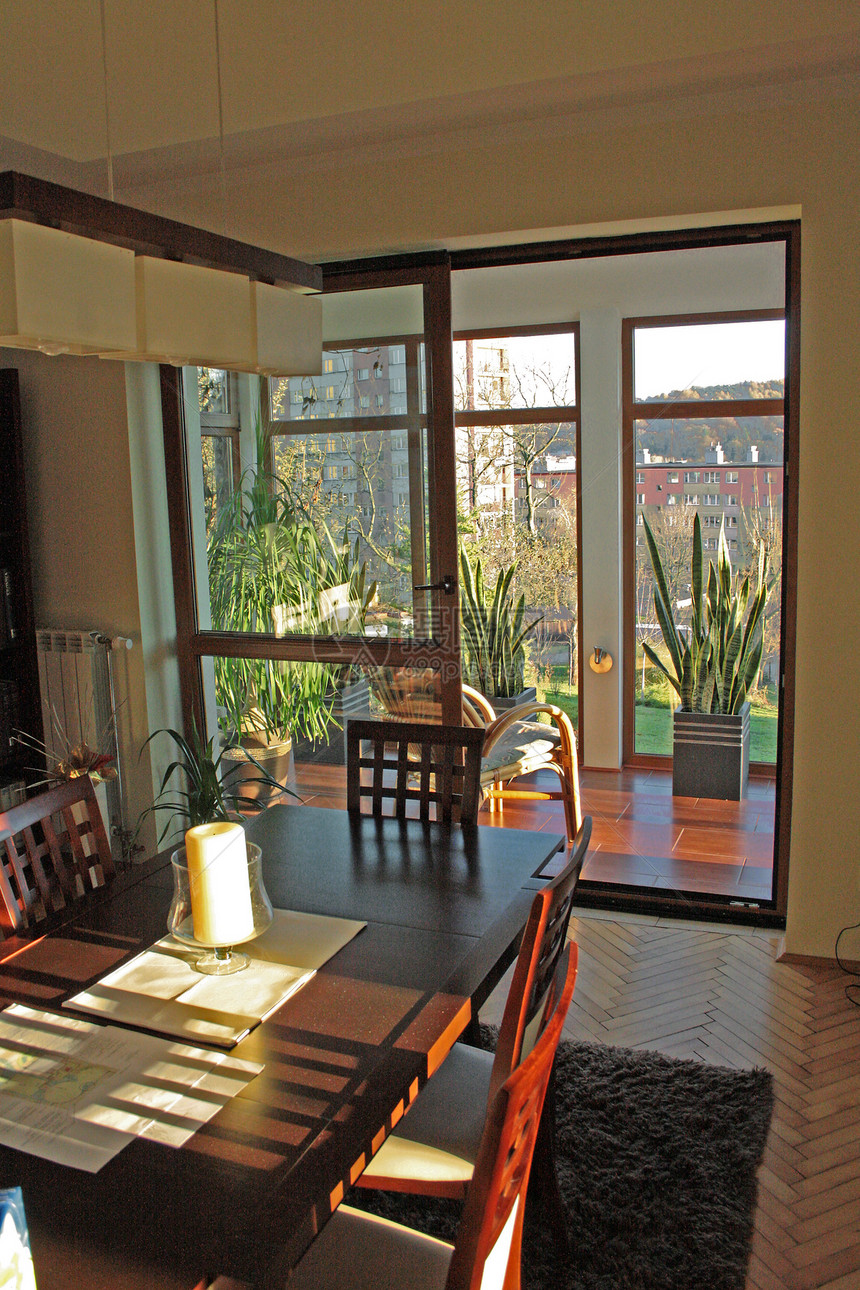 现代生活房间客厅布置沙龙安排放松夹层阳台图片