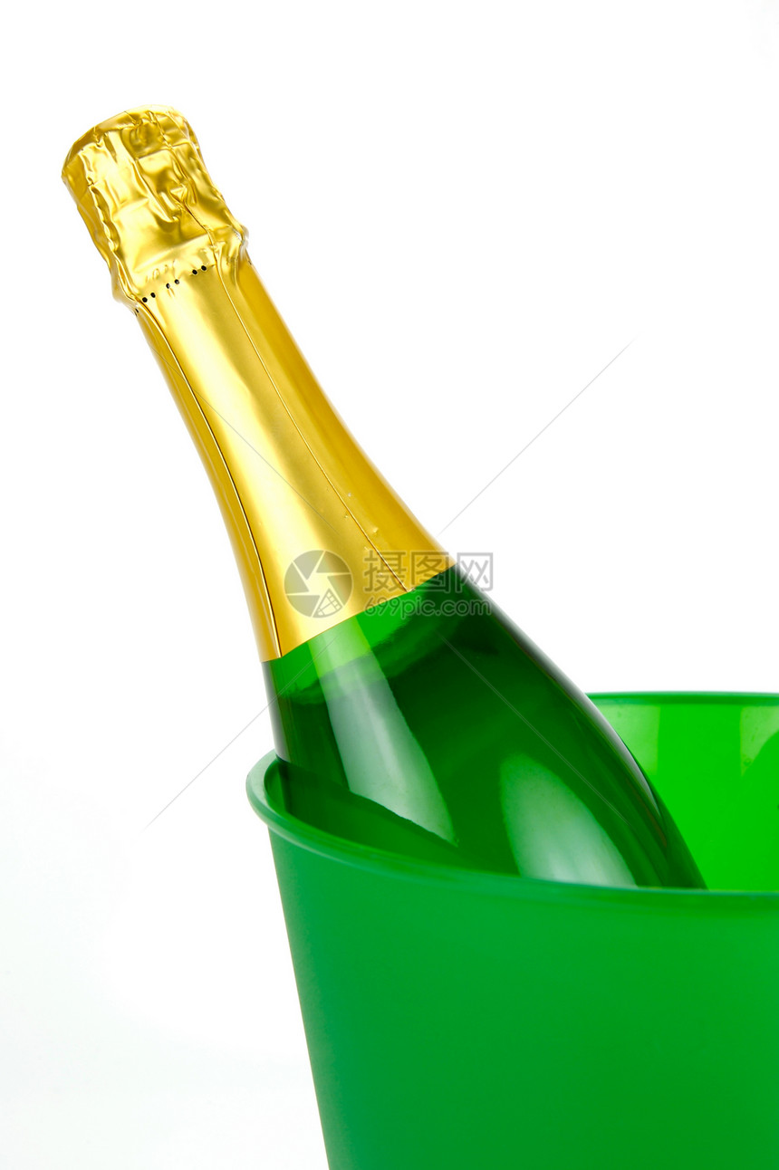 冰上香槟白色派对庆典绿色瓶子饮料瓶装火花图片