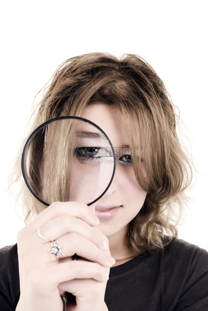 带有放大镜的年轻女孩调查好奇心探险家女士女性眼睛检查员实验玻璃侦探图片