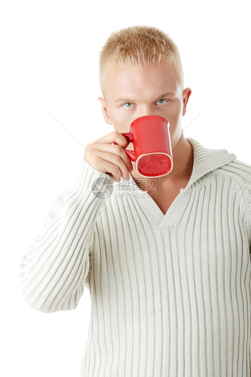 男人喝茶或咖啡乐趣生活杯子微笑闲暇男性幸福红色喜悦白色图片