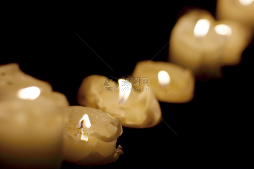 蜡烛黑色火焰宗教烛光烧伤图片