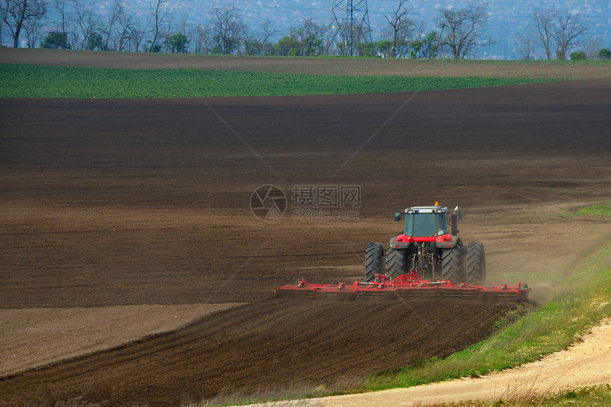 拖轨工业化农业土壤环境平原机器工作栽培食物土地图片