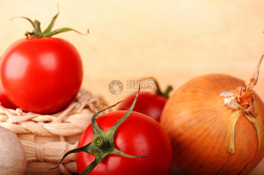 土豆和大蒜厨房杂货红色绿色小吃蔬菜桌子生活烹饪草药图片