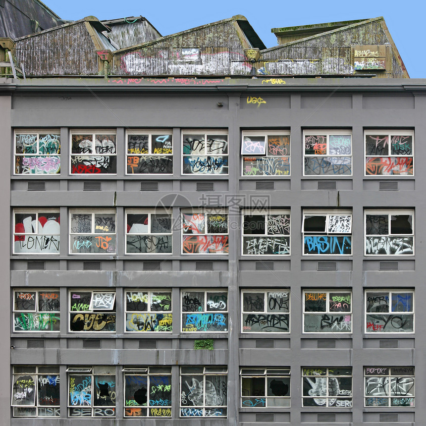 废弃大楼房地产窗户街道邻里建筑贫民窟建筑学涂鸦财产失修图片