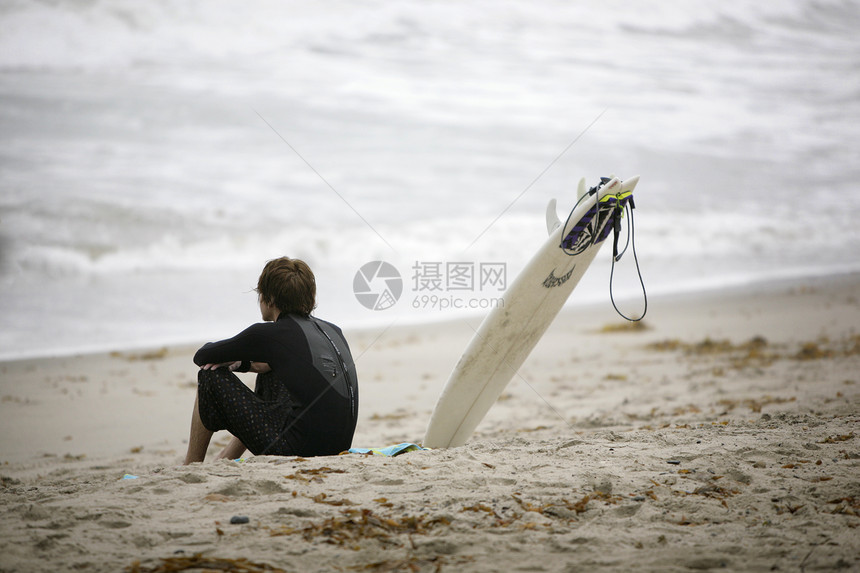 冲浪器晴天乐趣爱好冲浪喜悦棕褐色冲浪者冲浪板男人海洋图片