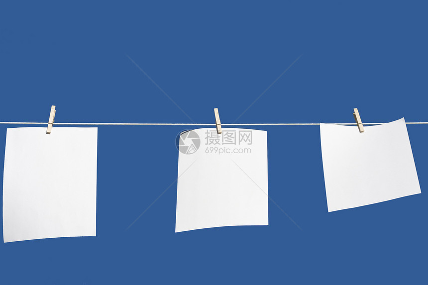 纸张挂纸别针空白招牌卡片床单白色绳索横幅蓝色木头图片