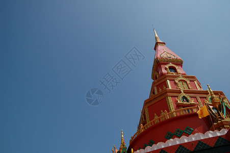 泰国塔塔雕塑晴天蓝色旅行宝塔寺庙崇拜背景图片
