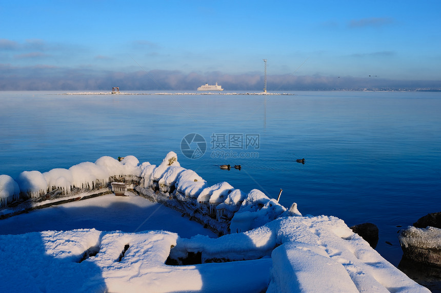 寒冷的一天全景天空气候气象海滩旅行巡航环境航行车辆图片