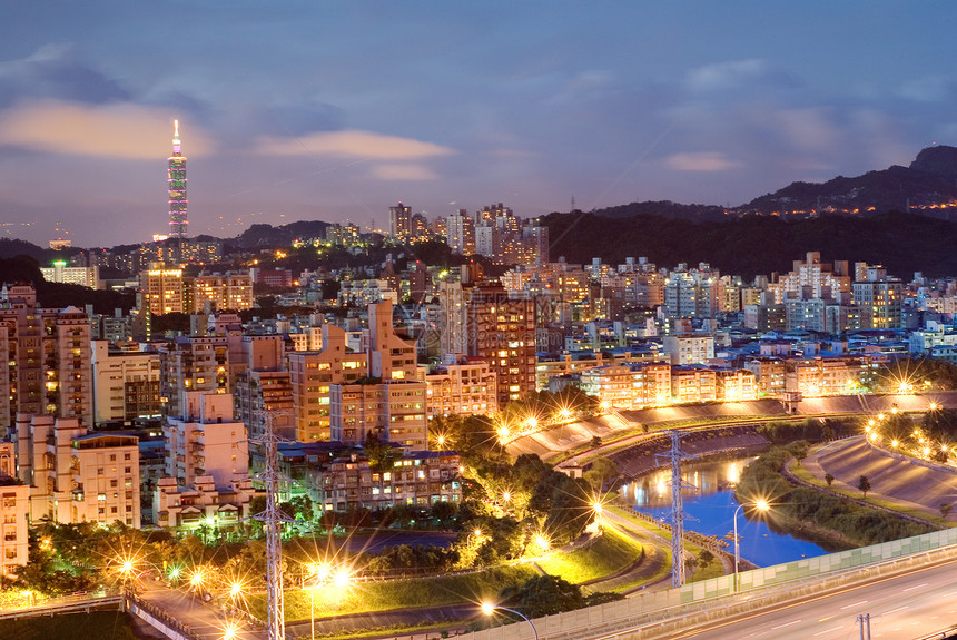 台北美丽的夜景市中心交通建筑城市地标场景摩天大楼天际房子天空图片