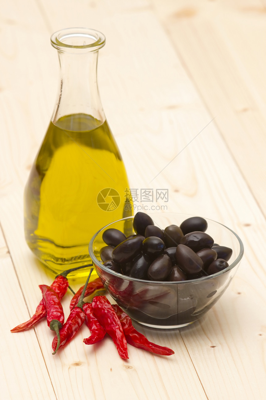 橄榄油 黑橄榄 辣椒胡椒瓶子烹饪美食草本植物养分精制食物饮食质量图片