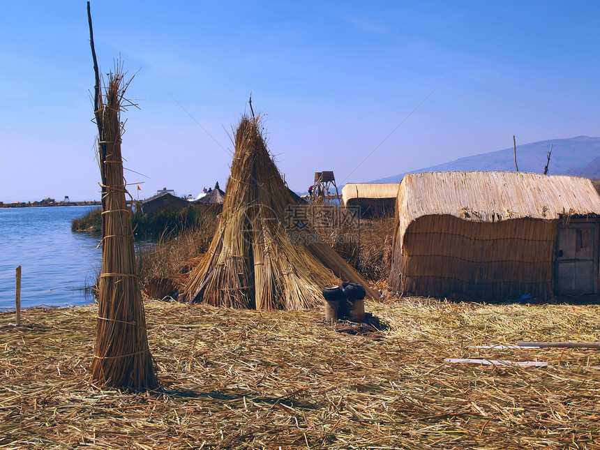 Uros 浮游群岛普诺文化旅行村庄小屋拉丁尿素房屋乡村蓝色图片