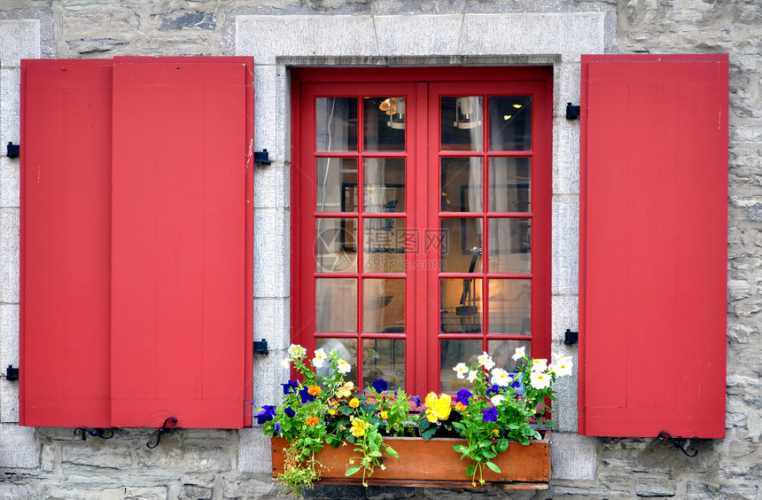 旧窗口红色快门石头建造房子图片