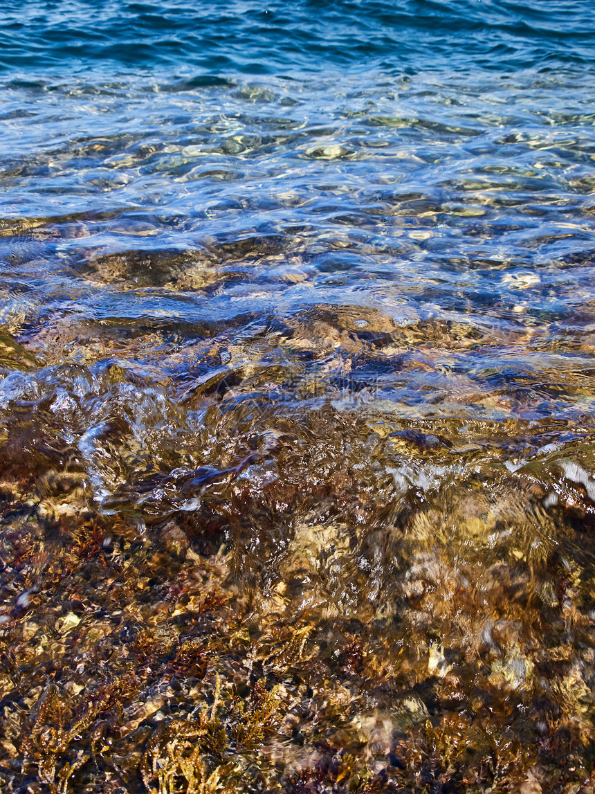 岩礁悬崖海洋吸引力天蓝色天空假期石灰石侵蚀海岸潜水图片