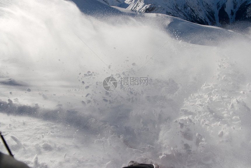 雪运动曲线高山跑步越野荒野娱乐白色山脉爆破图片