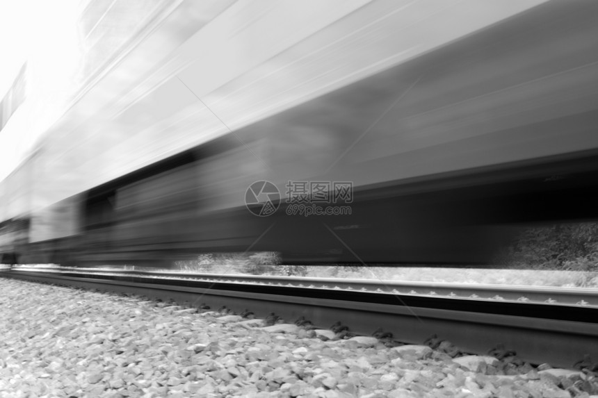 列火车乘客后勤日程铁路速度灰阶基础设施车皮商业民众图片
