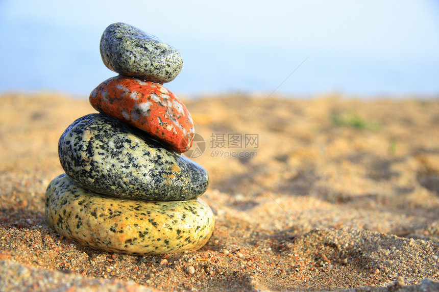 岸边的石头命令文化活动平衡卵石海浪温泉福利治疗蓝色图片