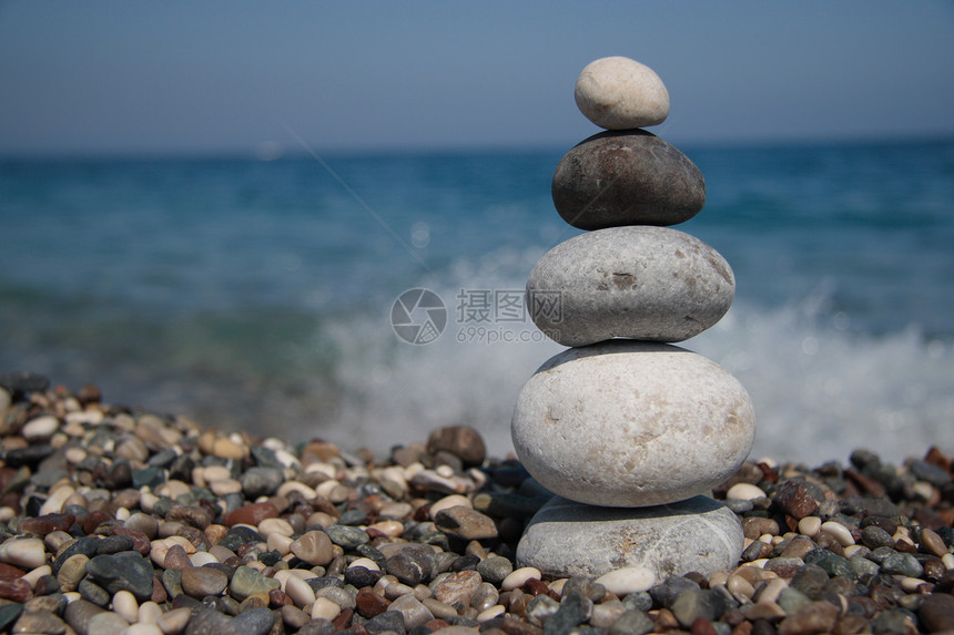 岸边的石头金字塔按摩平衡协议热带治疗岩石场景蓝色闲暇图片