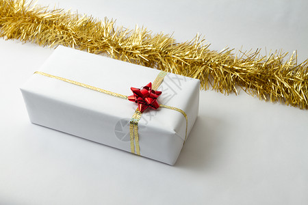 漂亮礼物购物丝带盒子标准派对惊喜磁带快乐展示白色背景图片
