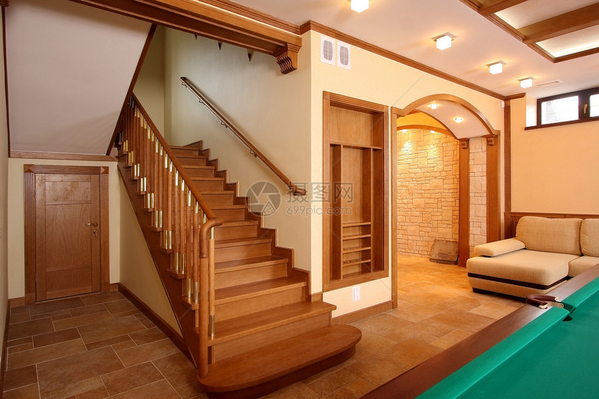 阶梯走廊硬木台球棕色房间木地板栏杆灯光住宅地面图片