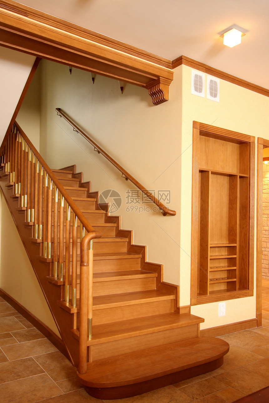 阶梯灯光木头栏杆地面脚步房间住宅财产硬木木地板图片